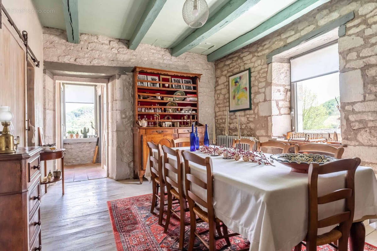 Maison à CASTELNAU-MONTRATIER