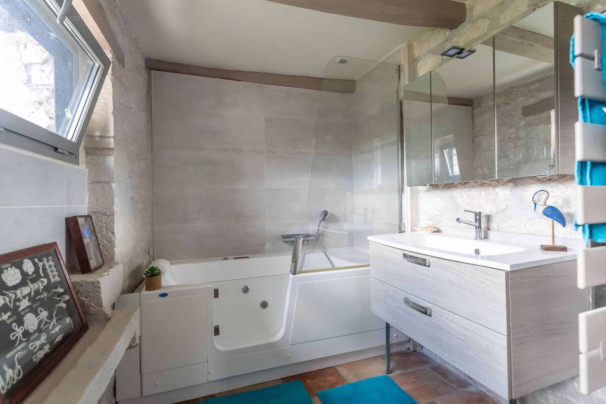 Maison à CASTELNAU-MONTRATIER