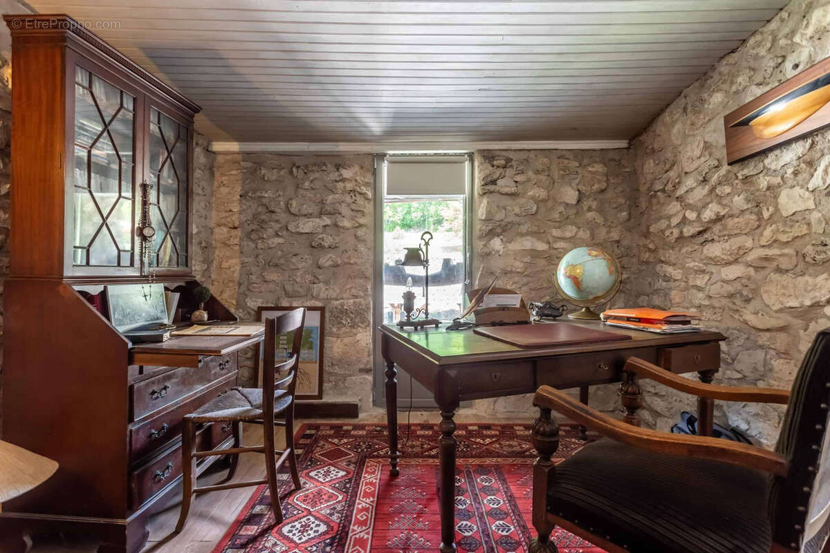 Maison à CASTELNAU-MONTRATIER