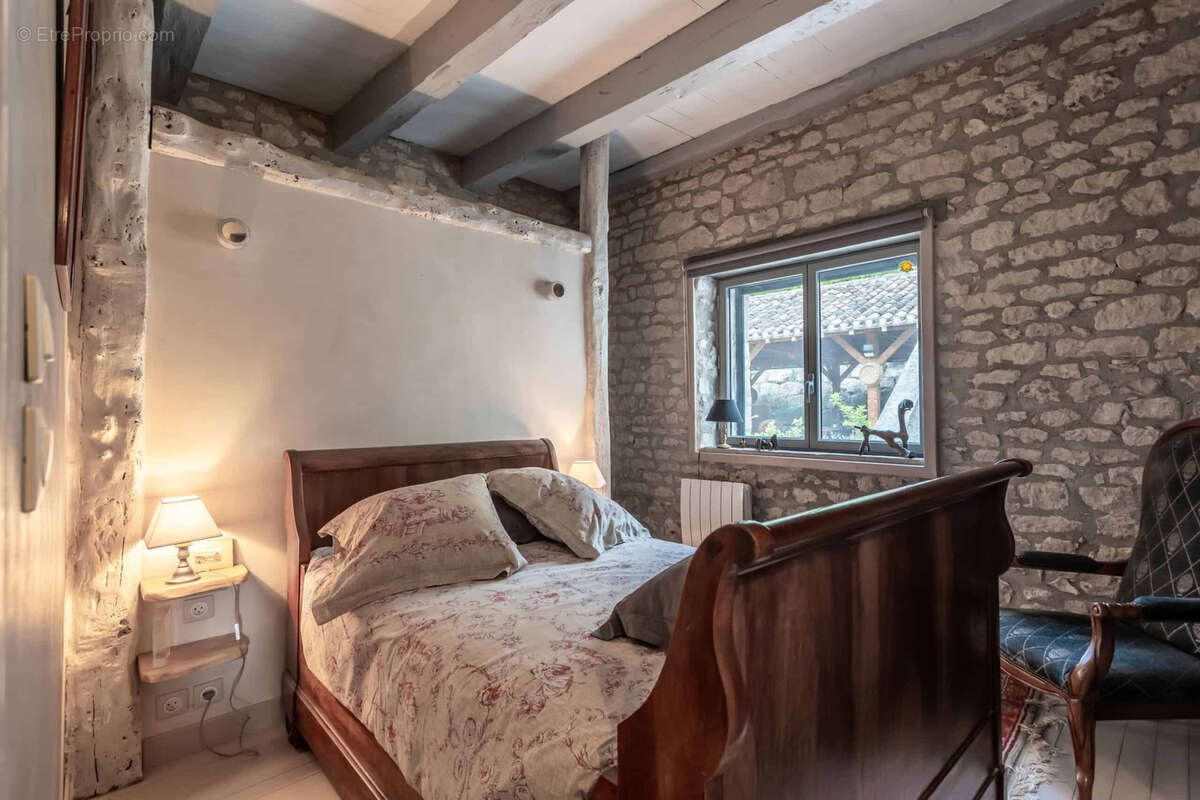 Maison à CASTELNAU-MONTRATIER