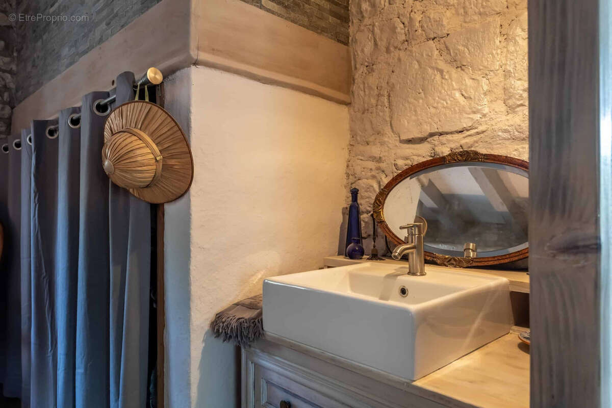 Maison à CASTELNAU-MONTRATIER