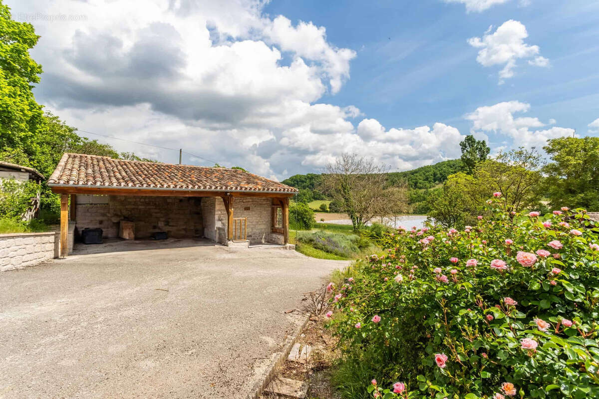Maison à CASTELNAU-MONTRATIER
