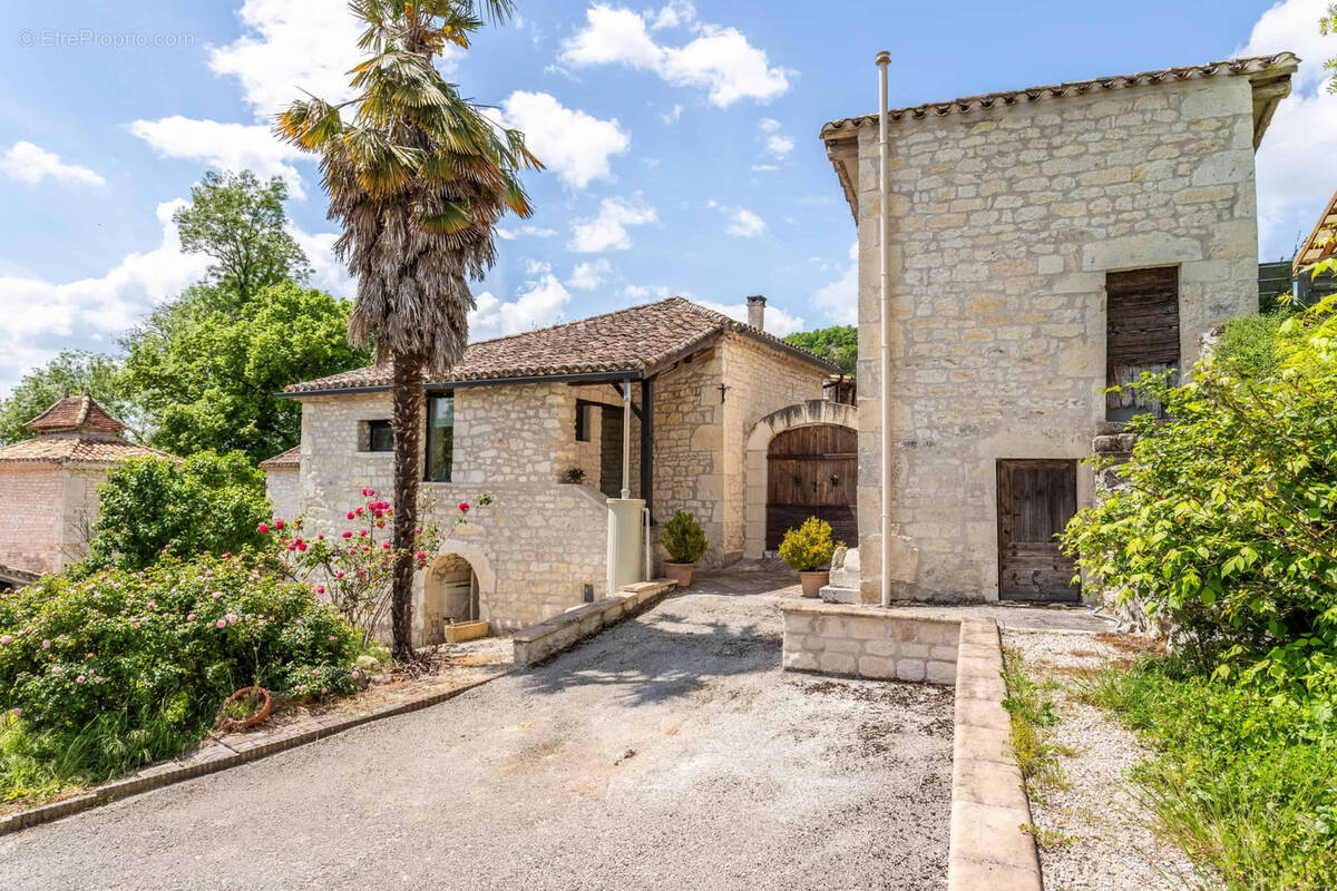 Maison à CASTELNAU-MONTRATIER