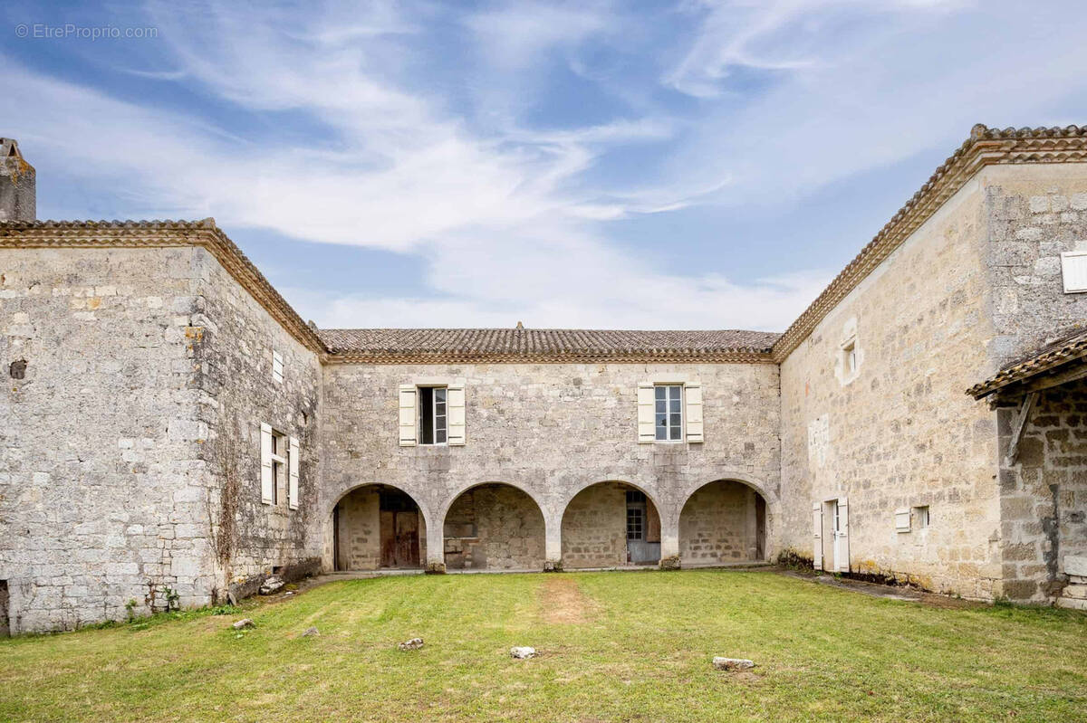 Maison à SAINT-MAURIN