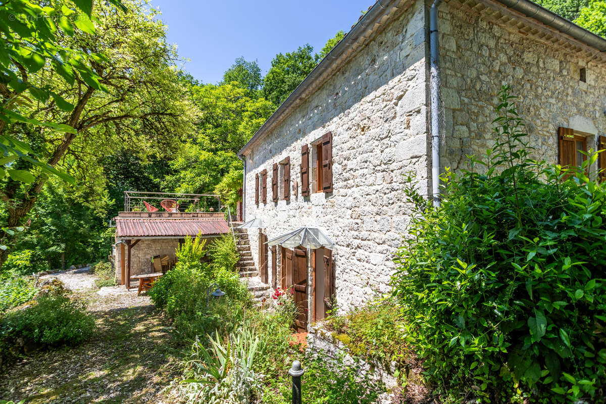 Maison à MONTAIGU-DE-QUERCY
