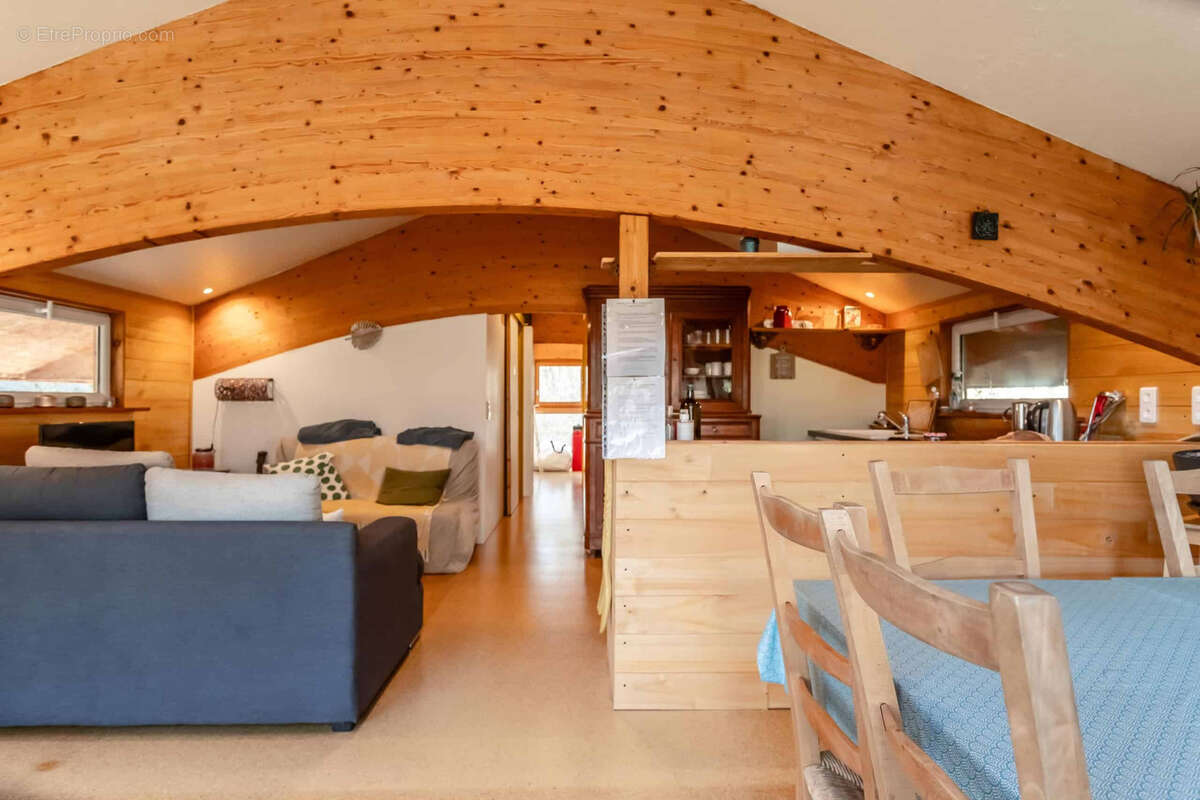 Maison à MONTAIGU-DE-QUERCY