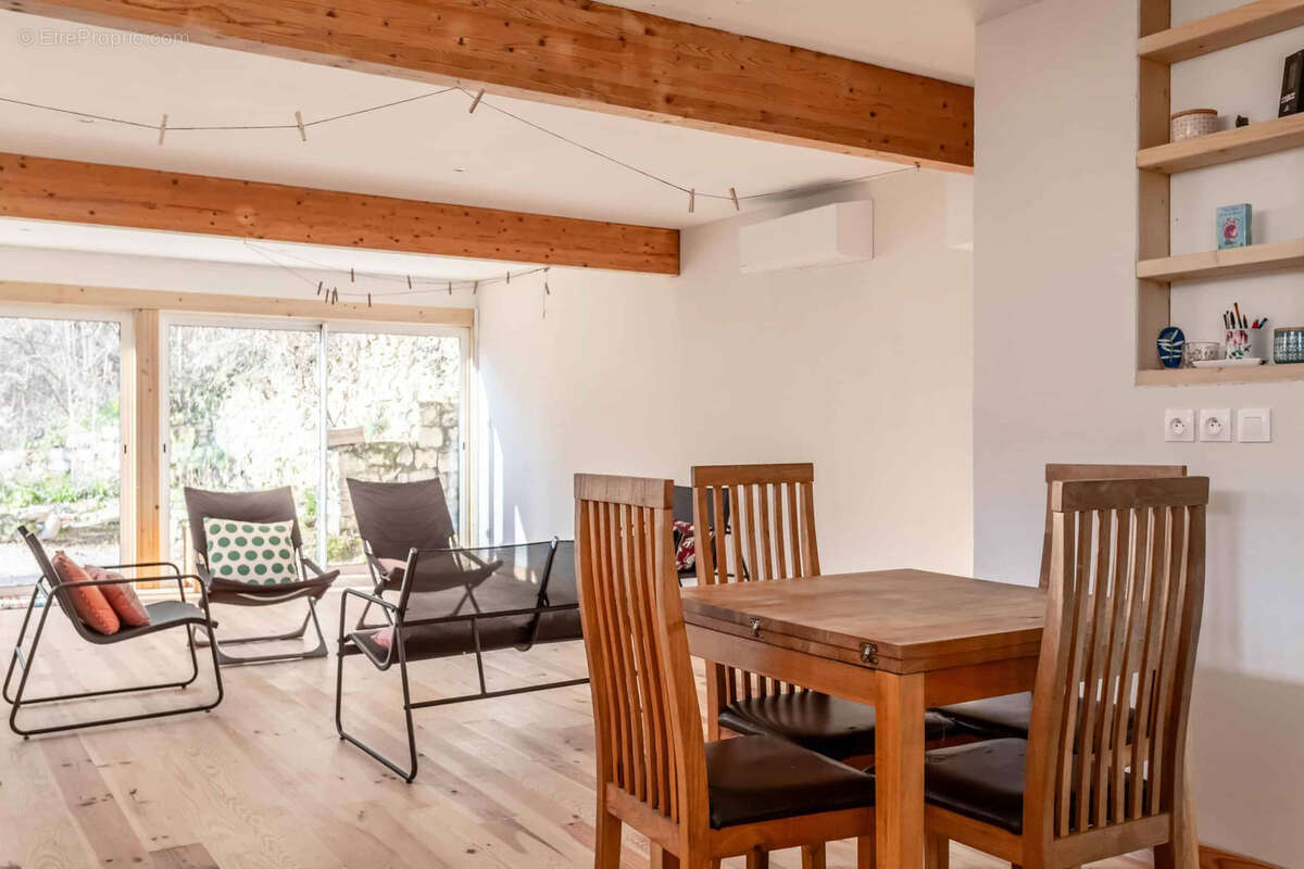 Maison à MONTAIGU-DE-QUERCY