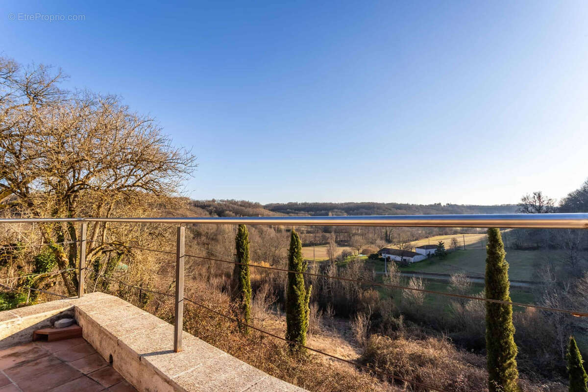 Maison à MONTAIGU-DE-QUERCY