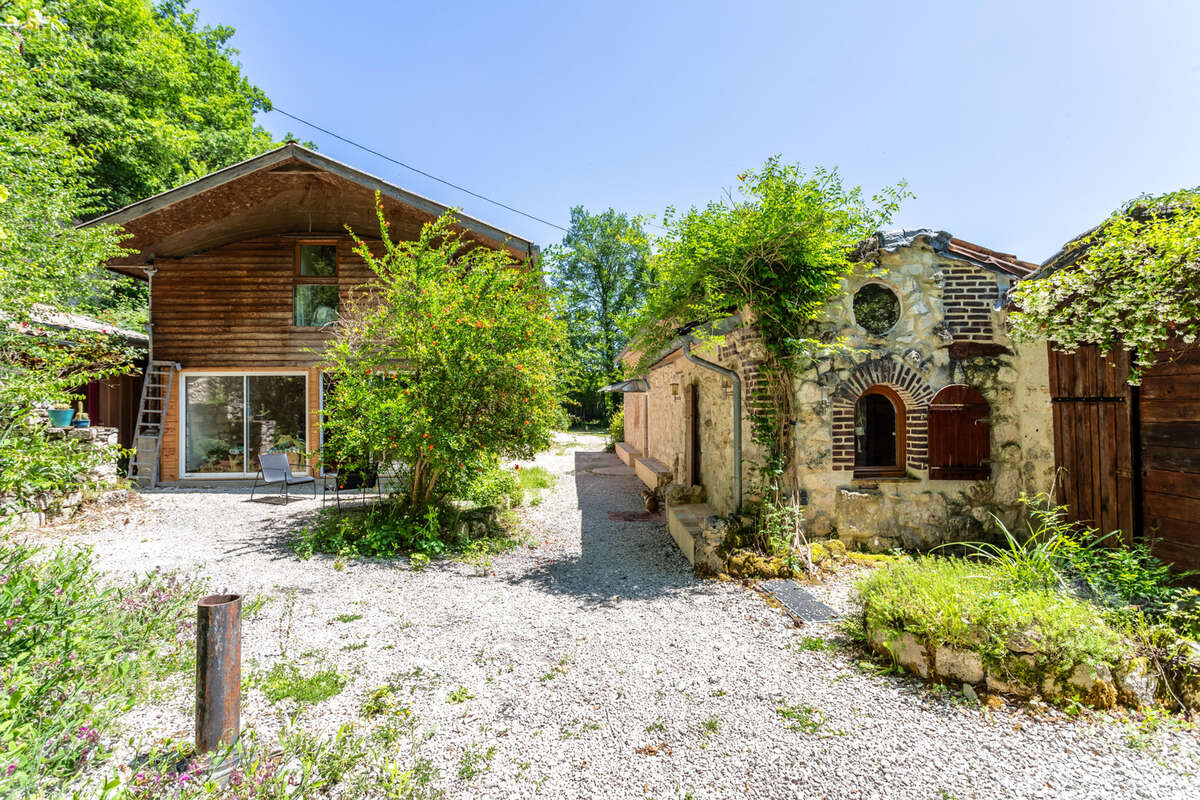 Maison à MONTAIGU-DE-QUERCY