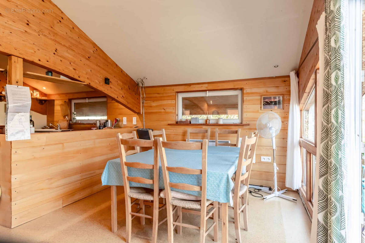 Maison à MONTAIGU-DE-QUERCY