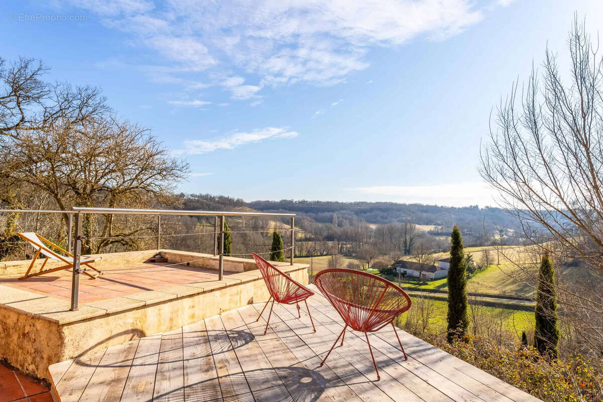 Maison à MONTAIGU-DE-QUERCY