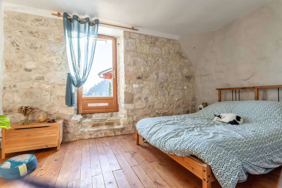 Maison à MONTAIGU-DE-QUERCY