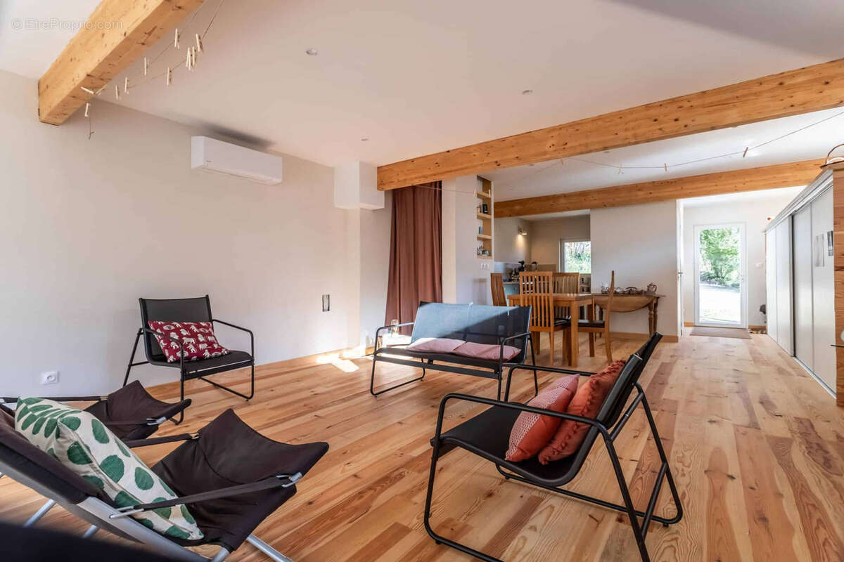 Maison à MONTAIGU-DE-QUERCY