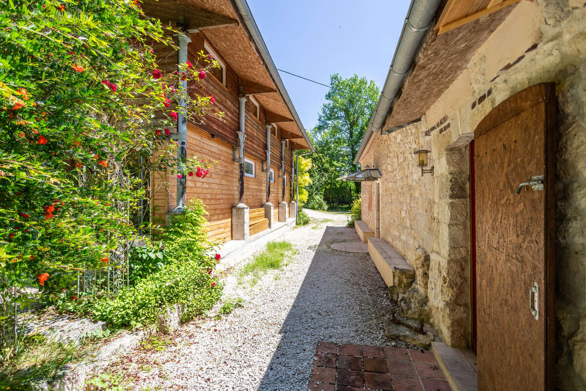 Maison à MONTAIGU-DE-QUERCY