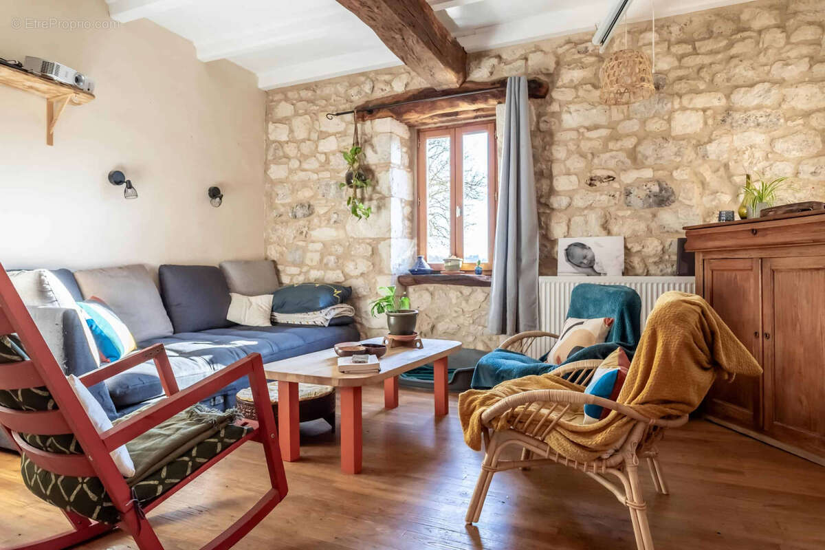 Maison à MONTAIGU-DE-QUERCY