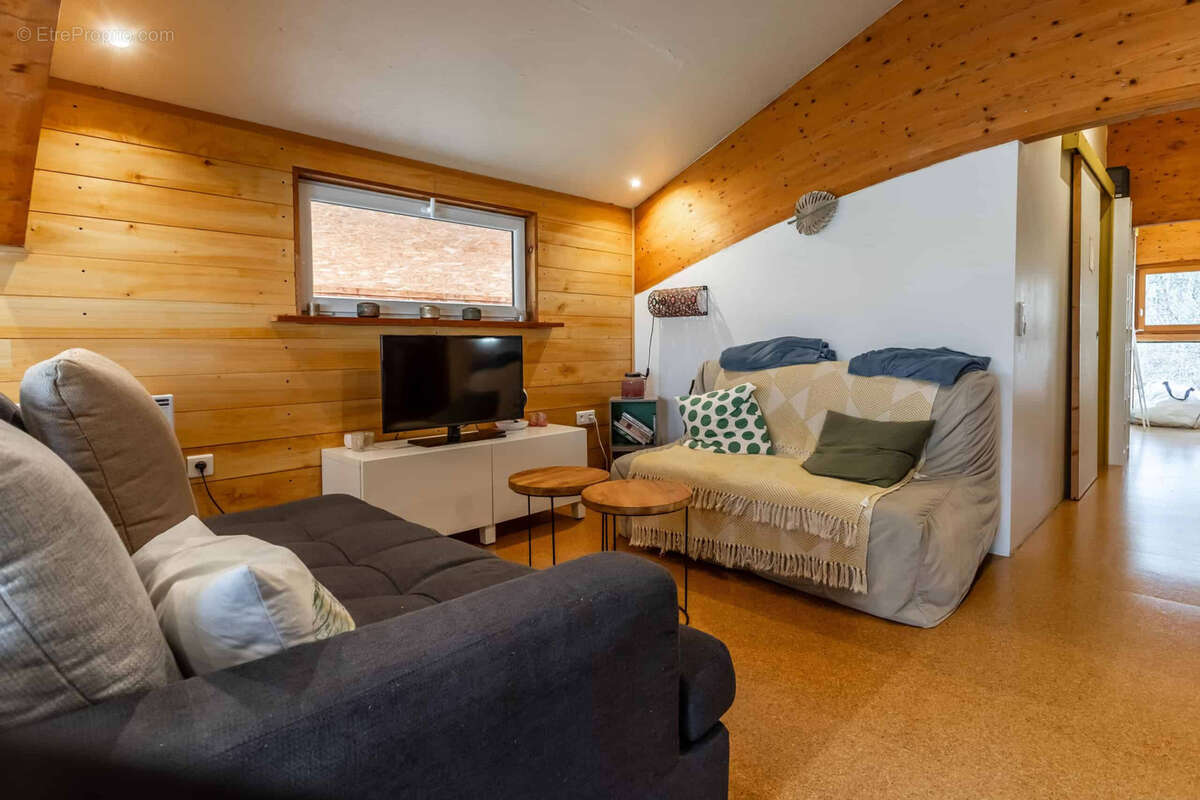 Maison à MONTAIGU-DE-QUERCY