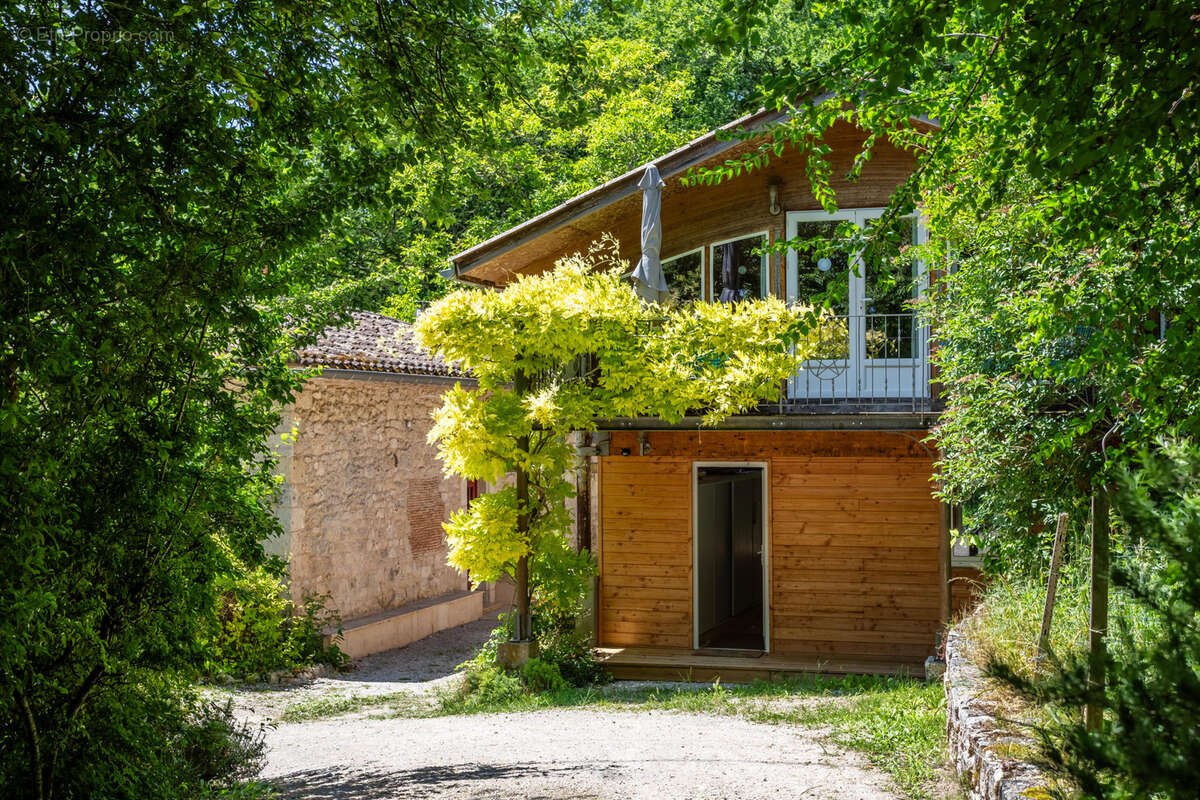 Maison à MONTAIGU-DE-QUERCY