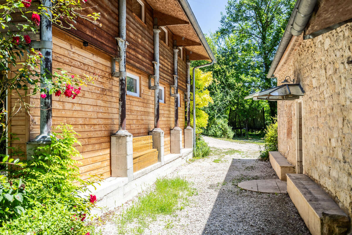 Maison à MONTAIGU-DE-QUERCY