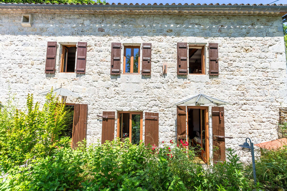 Maison à MONTAIGU-DE-QUERCY