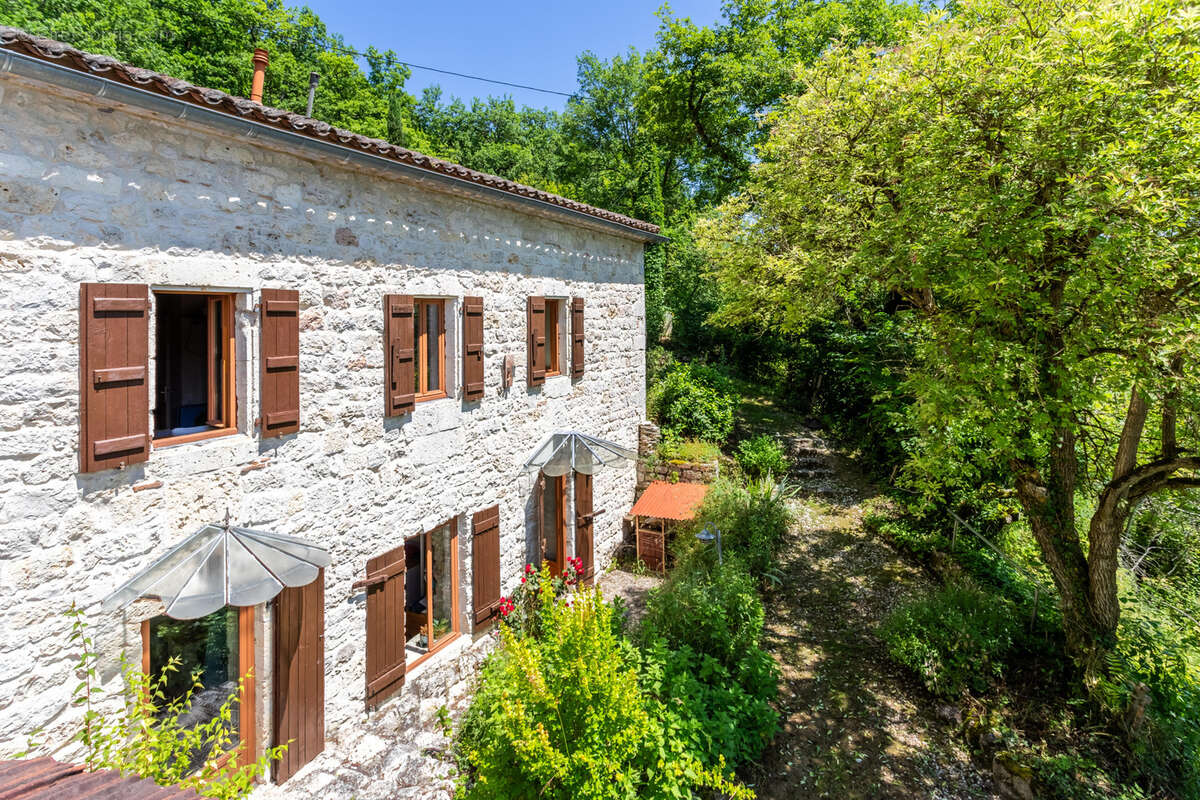 Maison à MONTAIGU-DE-QUERCY
