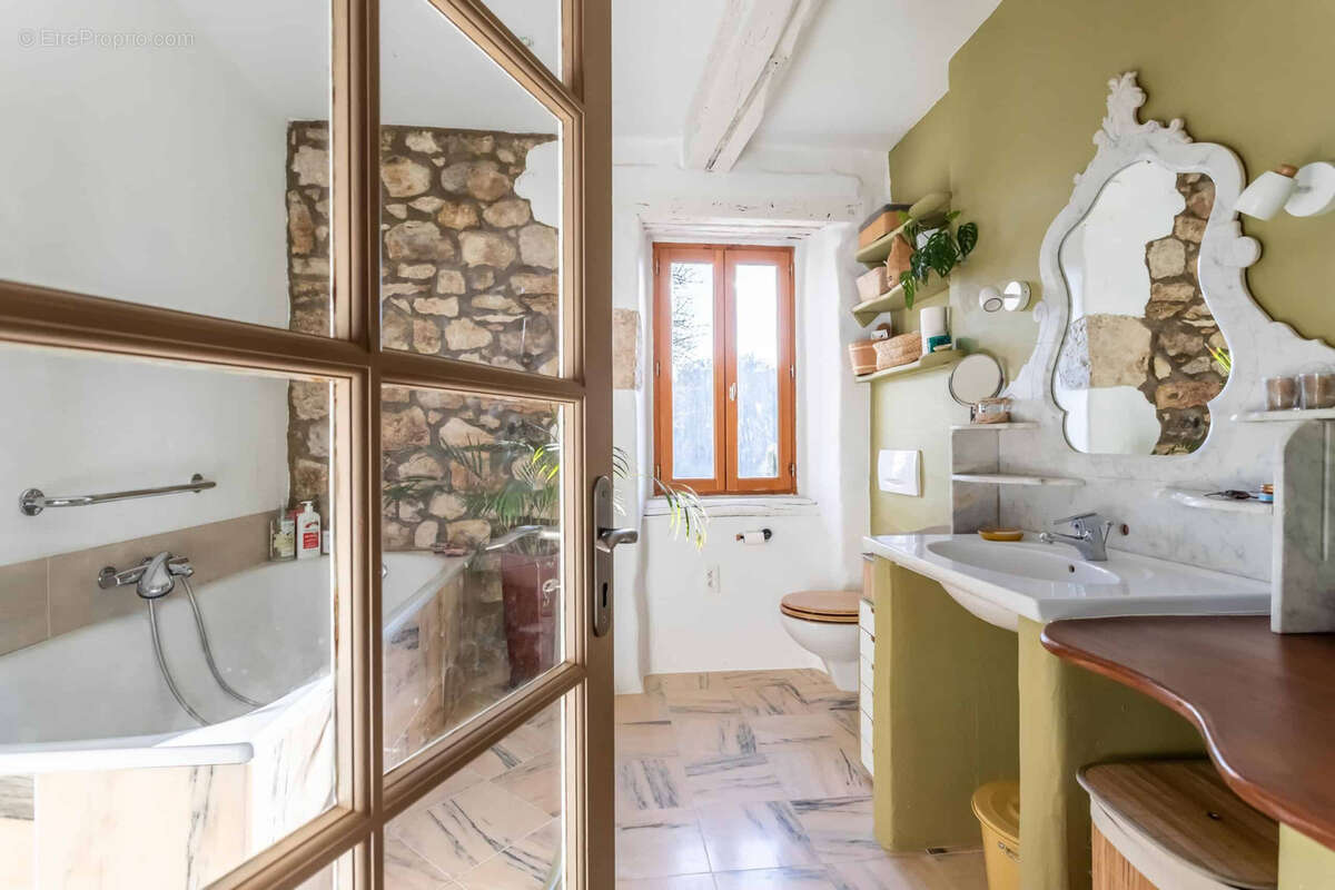 Maison à MONTAIGU-DE-QUERCY