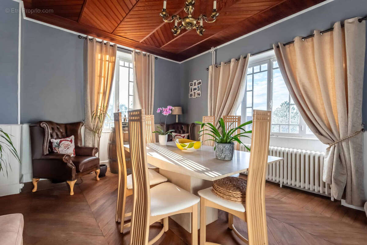 Maison à MONFLANQUIN