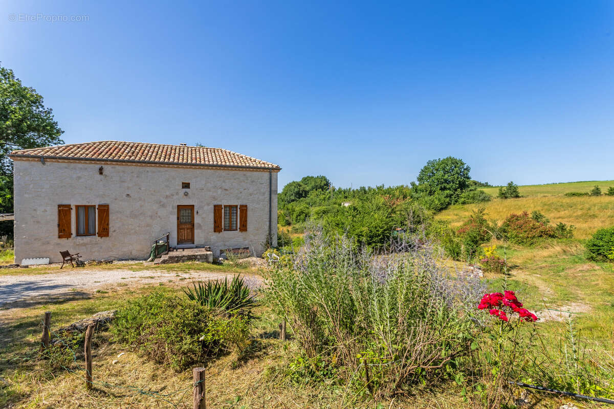 Maison à CASTELSAGRAT
