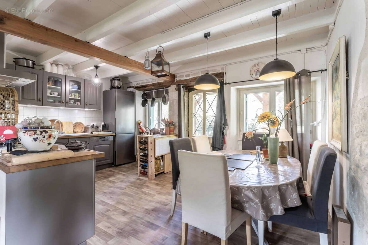 Maison à MONTAIGU-DE-QUERCY