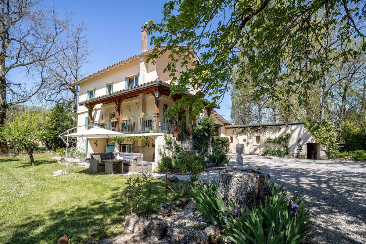 Maison à MONTAIGU-DE-QUERCY
