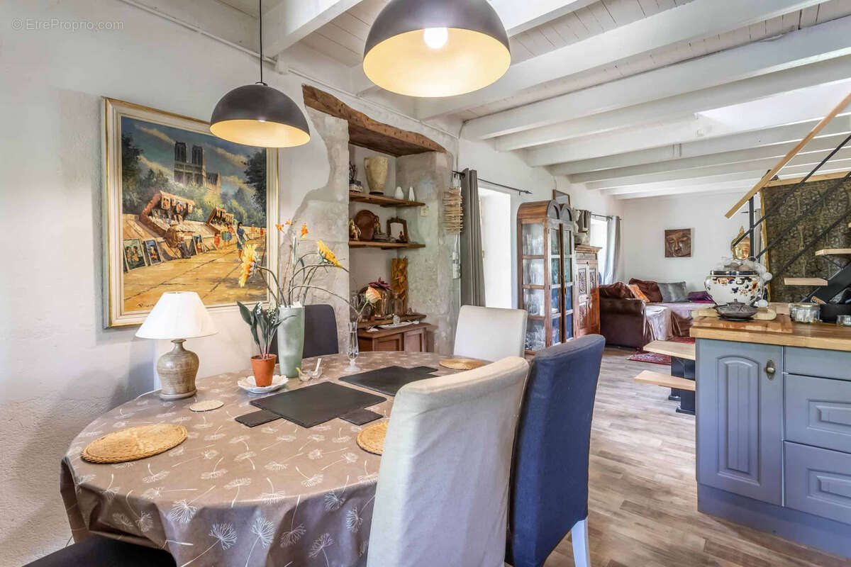 Maison à MONTAIGU-DE-QUERCY