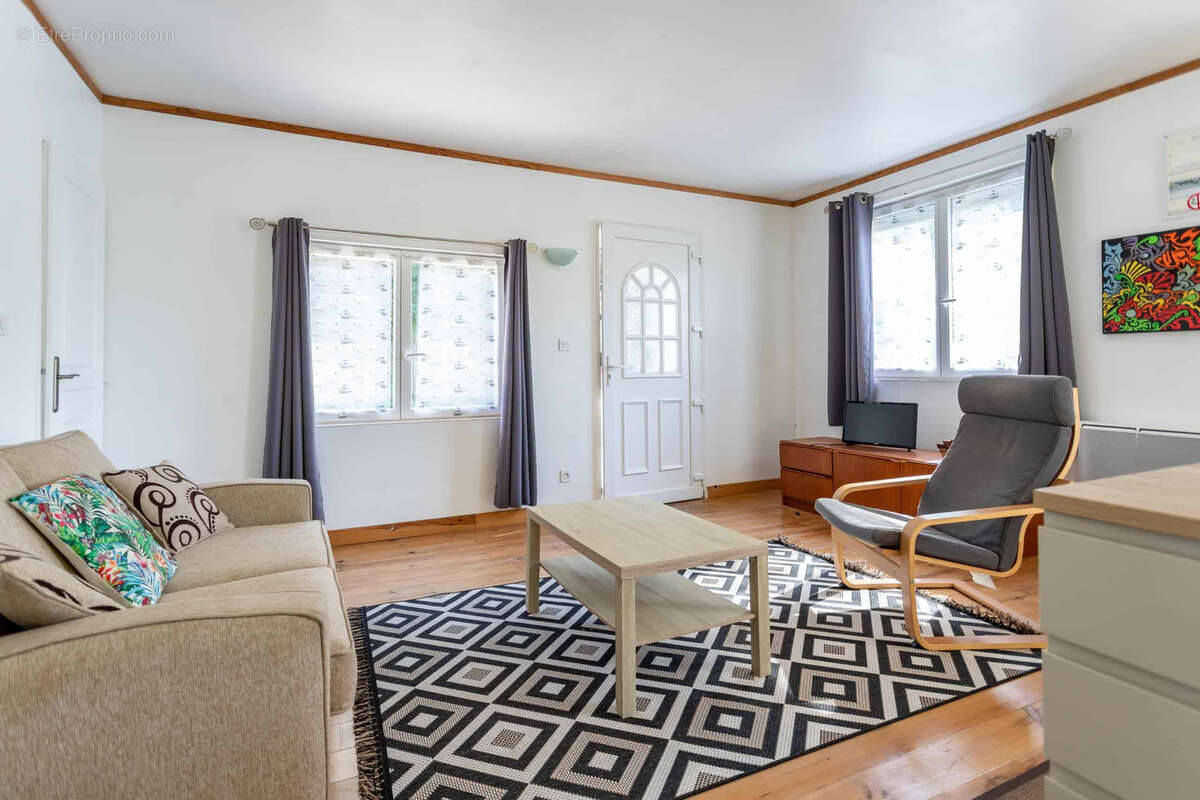 Maison à SAINT-NICOLAS-DE-LA-GRAVE