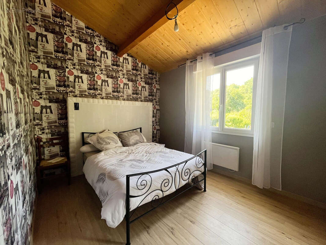 Maison à ROULLET-SAINT-ESTEPHE