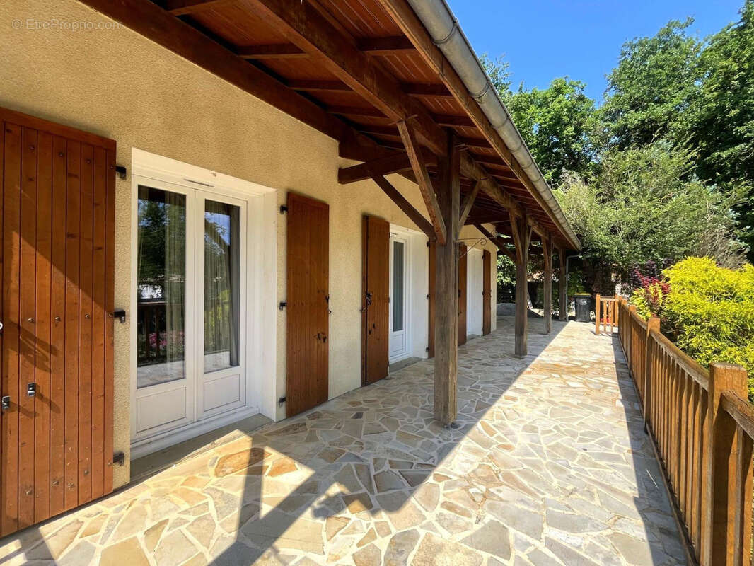 Maison à ROULLET-SAINT-ESTEPHE