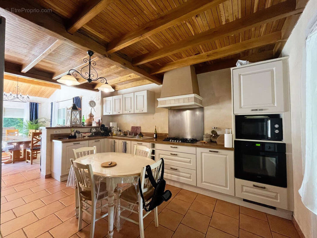 Maison à ROULLET-SAINT-ESTEPHE