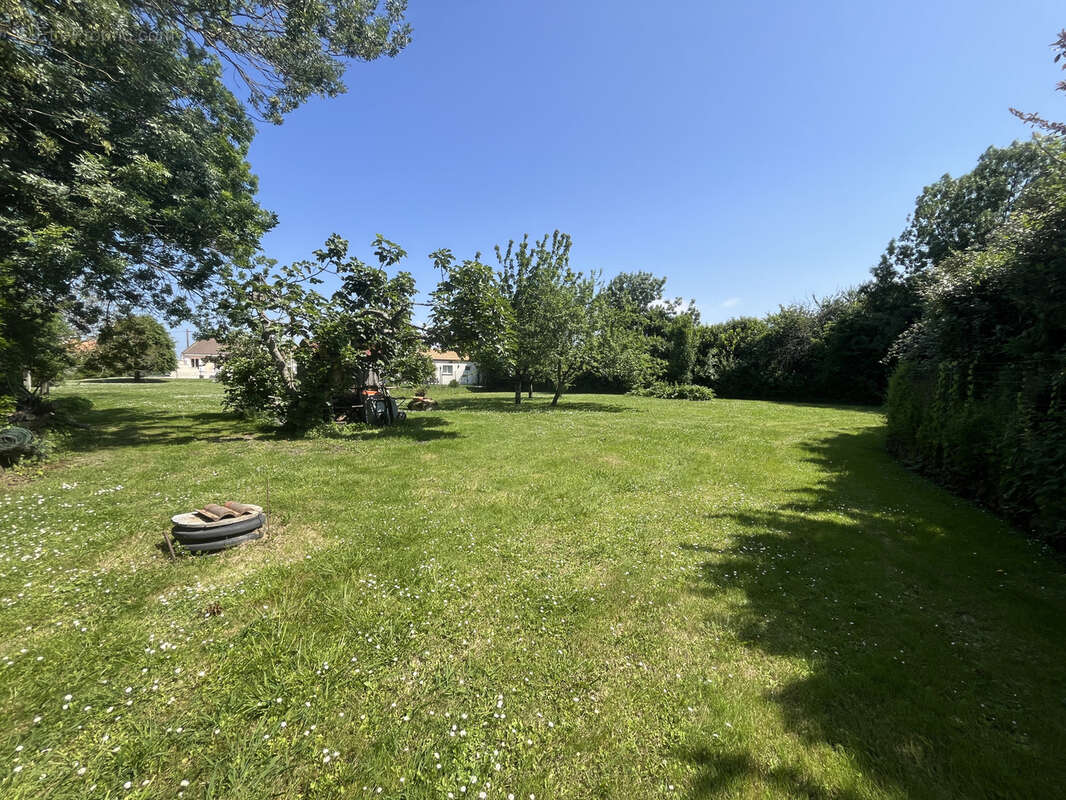 Terrain à BOURCEFRANC-LE-CHAPUS