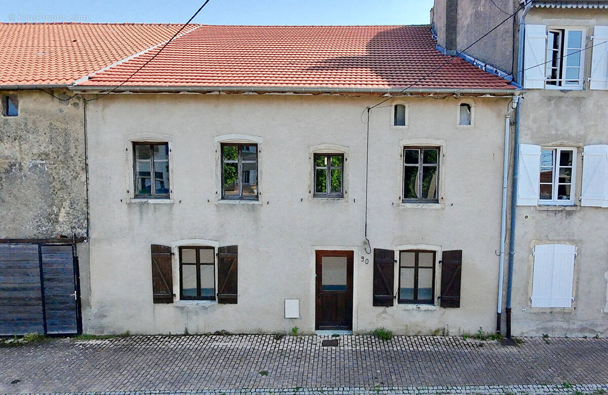 Maison à COURCELLES-CHAUSSY