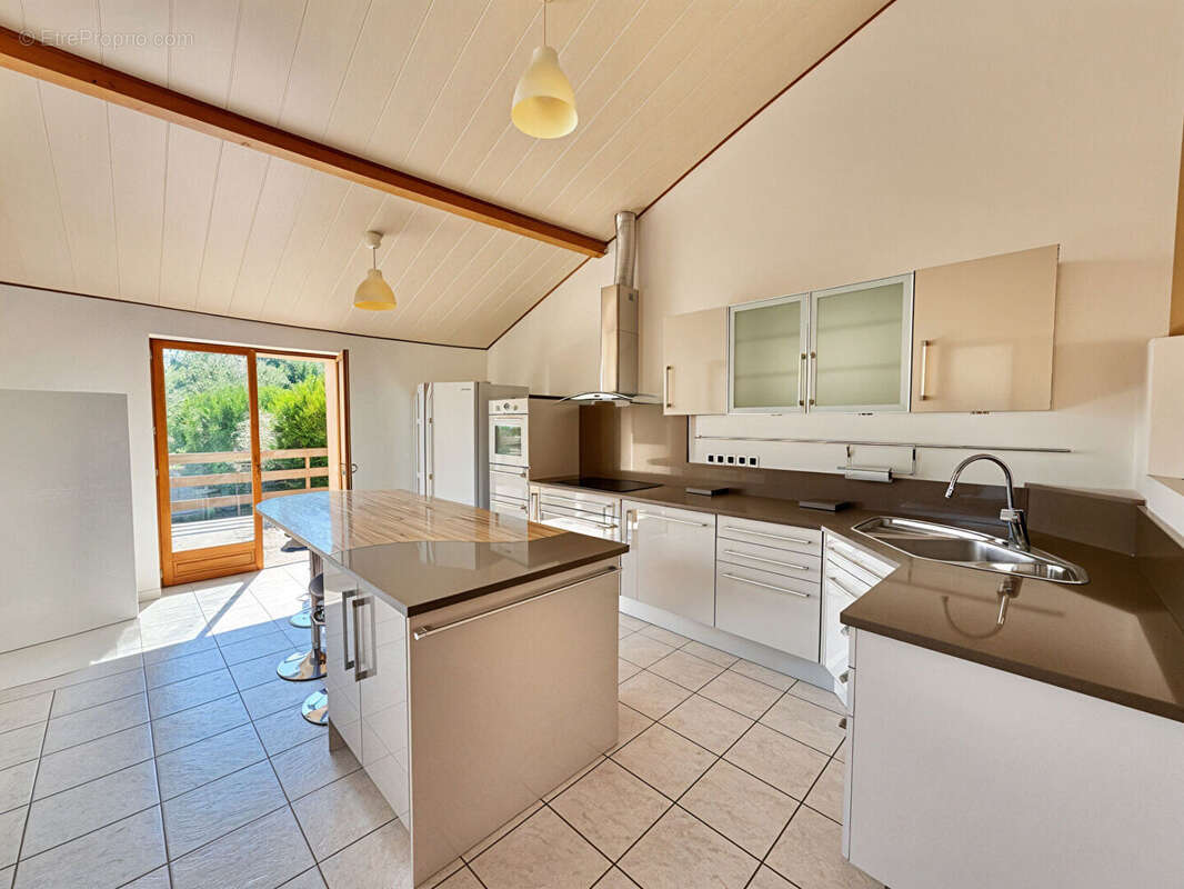 Maison à CHARLEVILLE-SOUS-BOIS