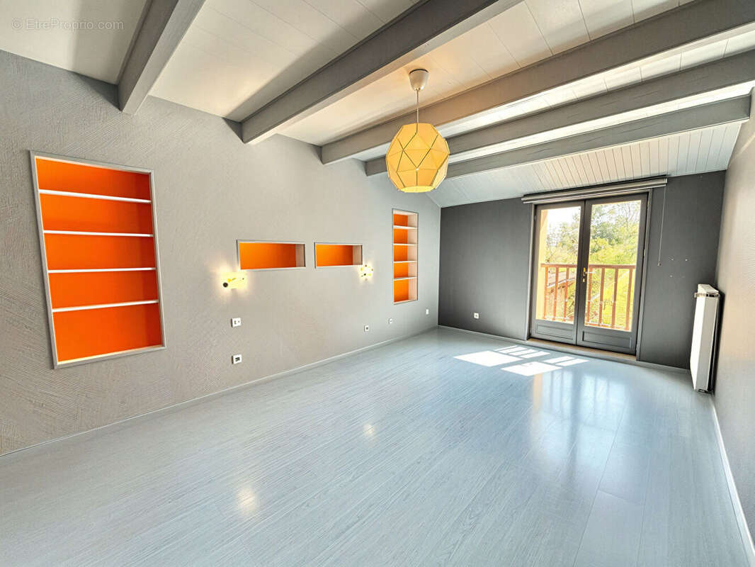 Maison à CHARLEVILLE-SOUS-BOIS