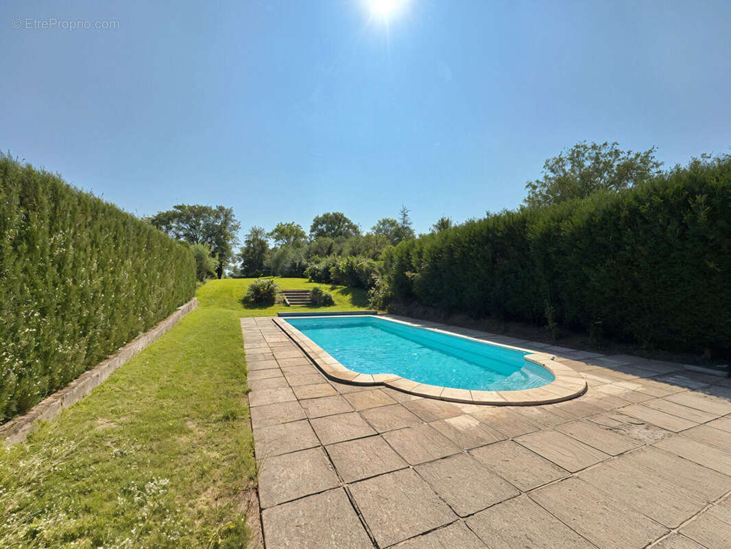 Maison à CHARLEVILLE-SOUS-BOIS