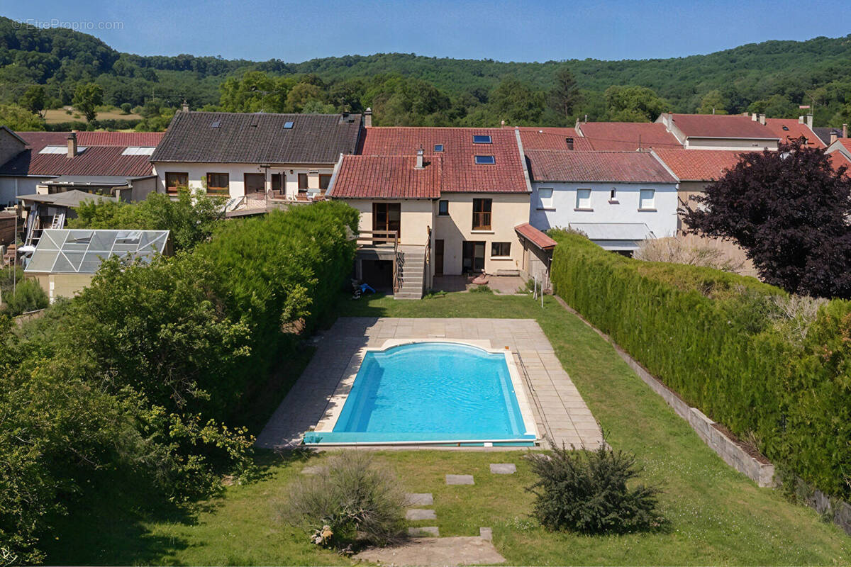 Maison à CHARLEVILLE-SOUS-BOIS