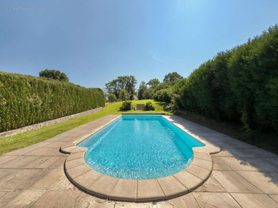 Maison à CHARLEVILLE-SOUS-BOIS