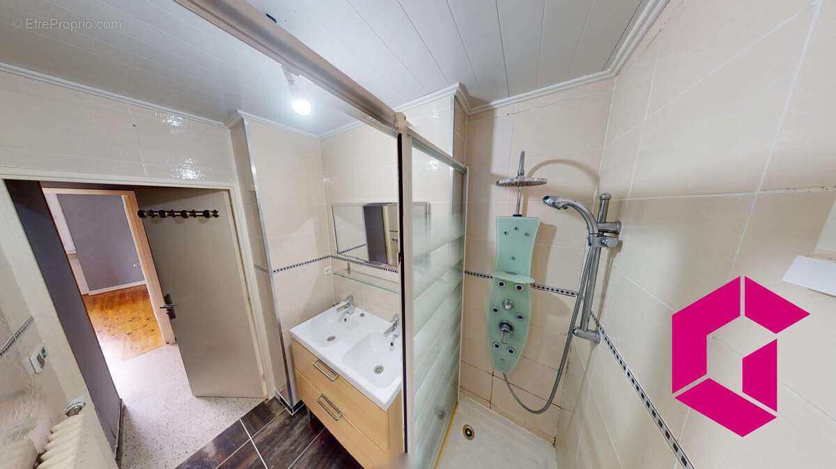 Appartement à UNIEUX