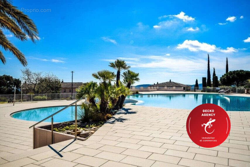 Piscine du domaine - Maison à ROQUEBRUNE-SUR-ARGENS