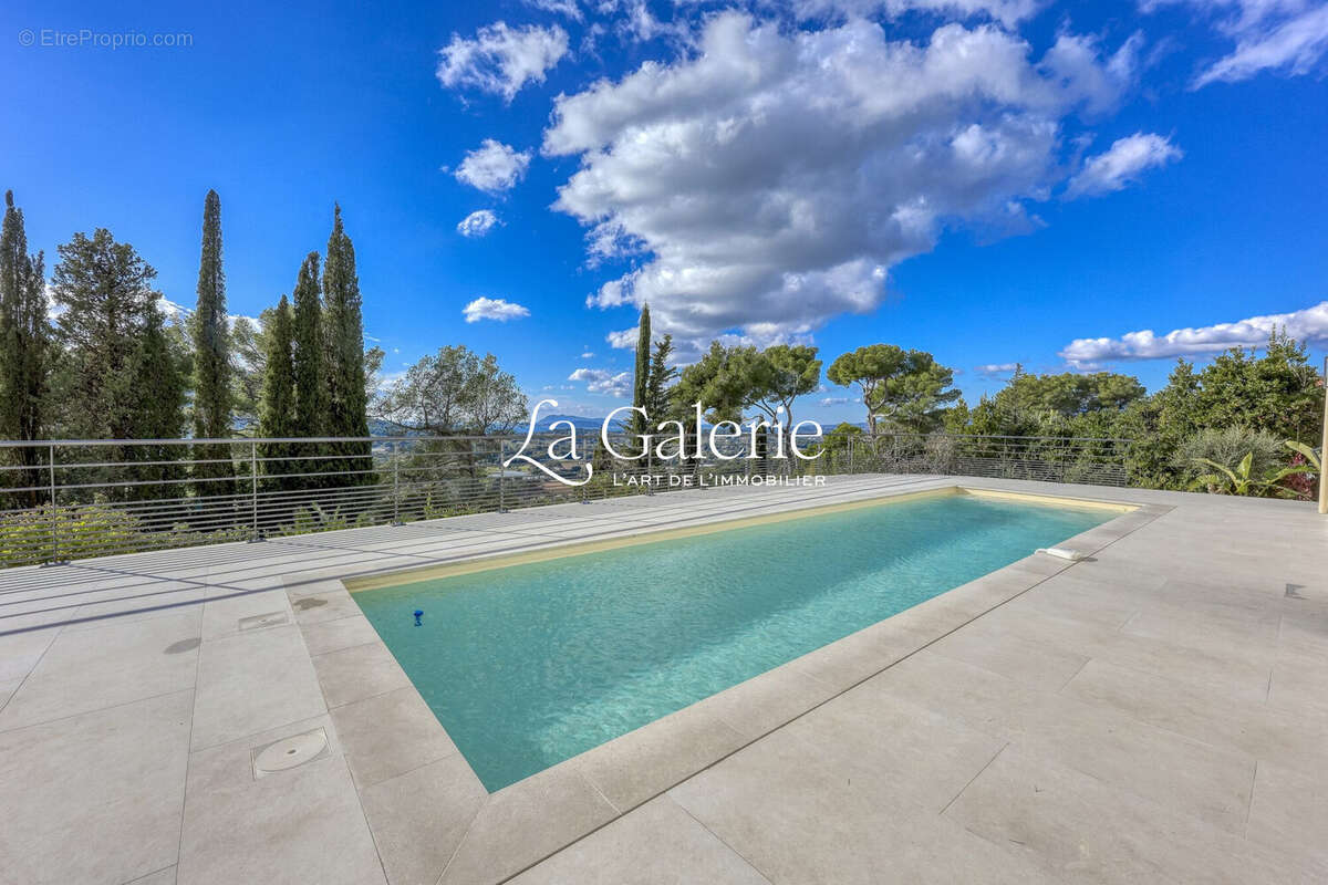 Maison à CARQUEIRANNE