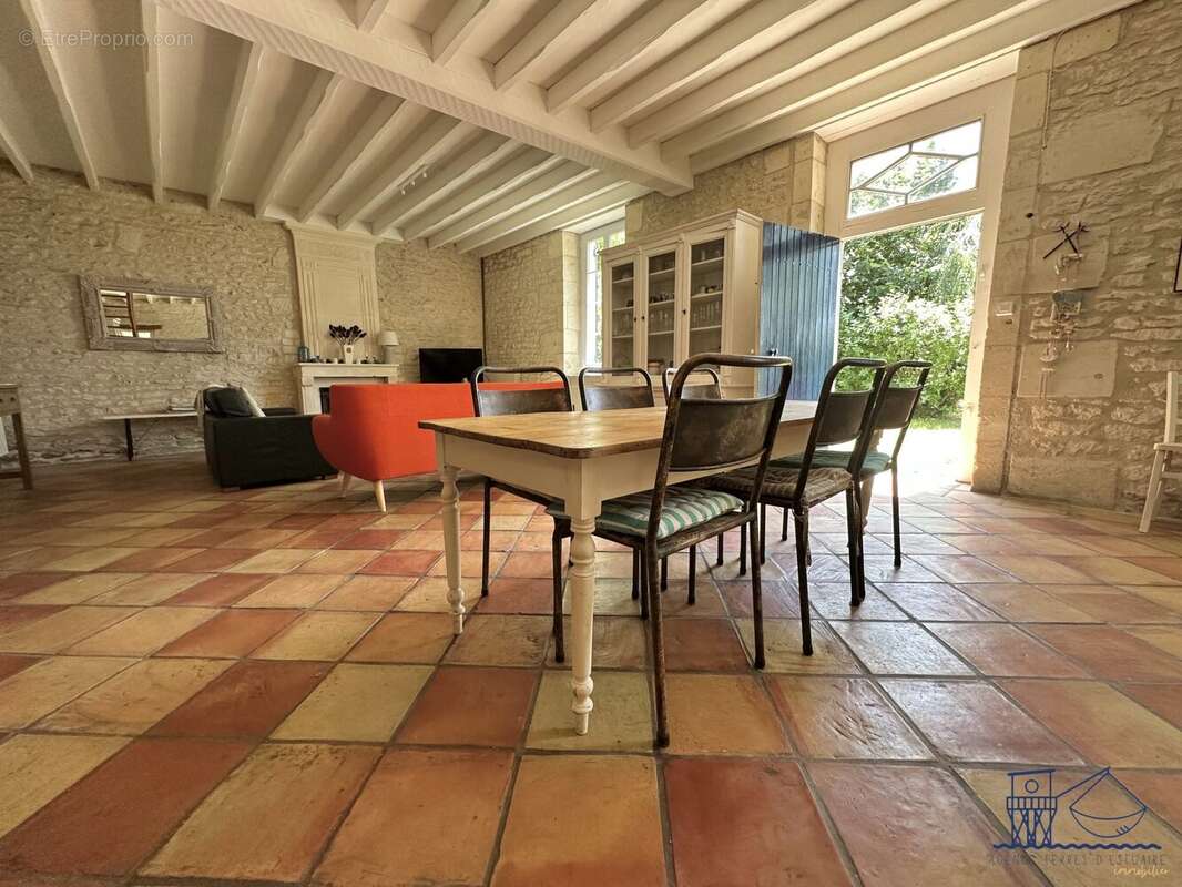 Maison à MORTAGNE-SUR-GIRONDE