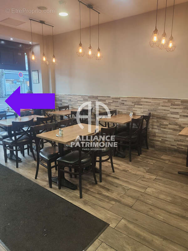 TABLES 1 ER ETAGES - Commerce à CLICHY