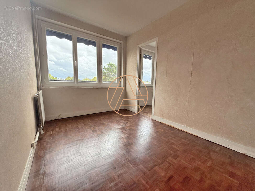 Appartement à SAINT-MAUR-DES-FOSSES