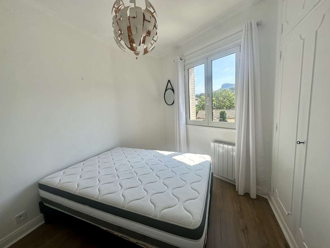 chambre 2 - Appartement à CASSIS