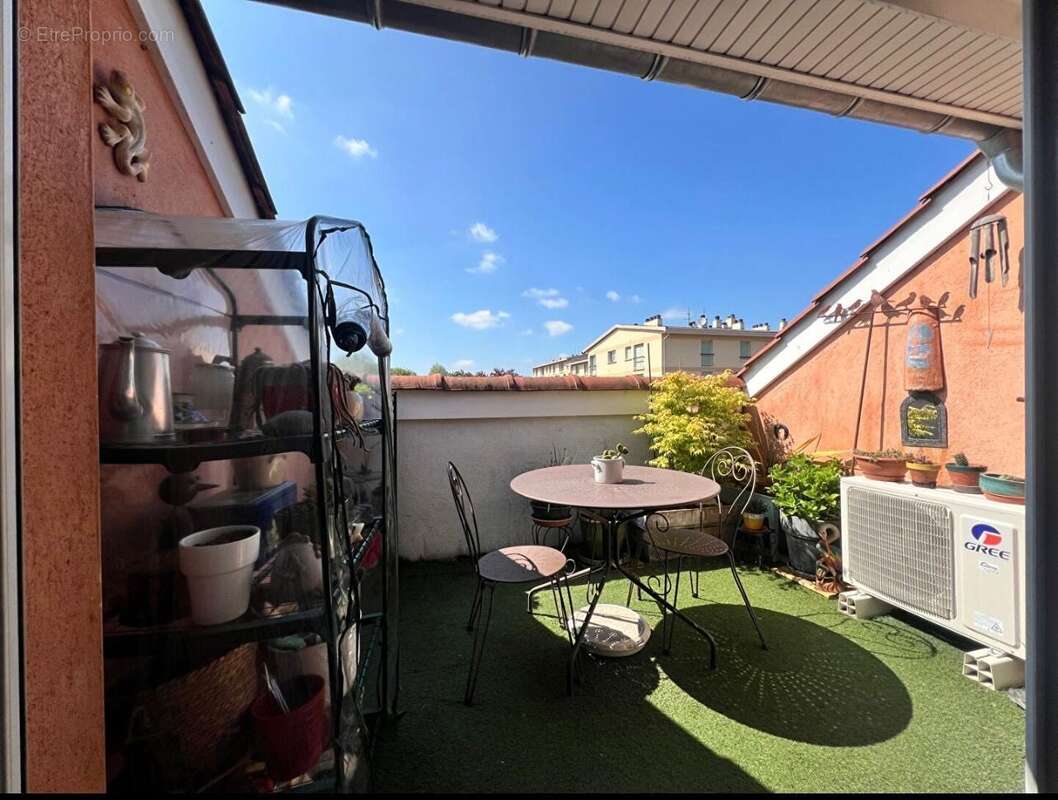 Appartement à PONT-DE-CHERUY