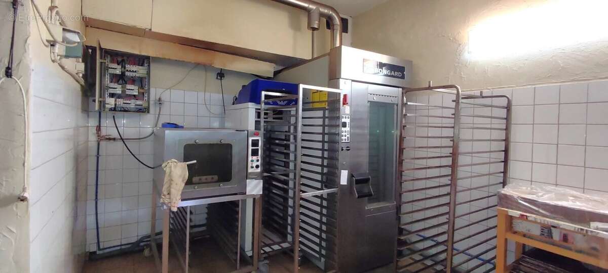 Commerce à LA LONDE-LES-MAURES